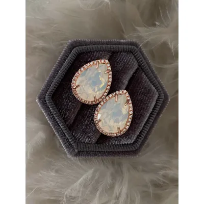 Mademoiselle Stud Rosette Earrings / White Opal 