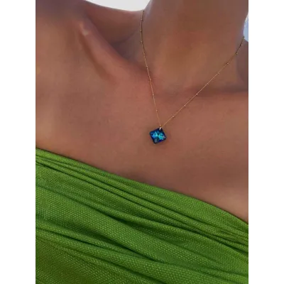 Queen Pendant / Bermuda Blue