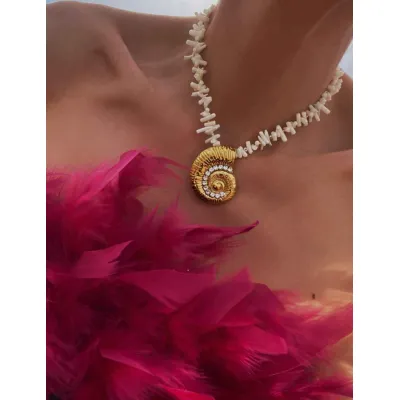 Golden Shell - Χειροποίητο Κολιέ με Φυσικό Κοράλλι & Σαλιγκάρι με Κρ΄υσταλλα Swarovski Crystal